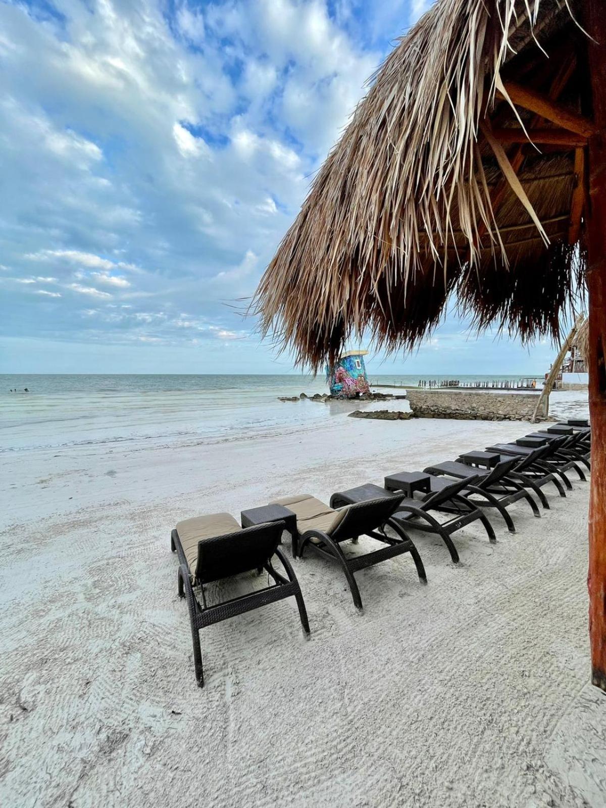 La Puerta Azul Beachfront - Adults Only Hotel Isla Holbox Exterior photo